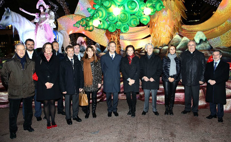 S.A.S. la Princesse Stéphanie entourée du Maire Georges Marsan, des membres du Conseil Communal, de Madame Frédérique Marsan, de Monseigneur Bernard Barsi, Archevêque de Monaco et de Monsieur Patrice Cellario, Conseiller de Gouvernement pour l'Intérieur représentant S.E. M. le Ministre d'Etat. Photo (c) Mairie de Monaco