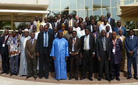Photo de famille de tous les participants. Photo (c) Marcello / IUCN