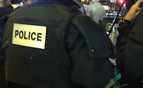 Policiers en patrouille lors d'un rassemblement à Place de la République, Paris. Photo © Lynda O.