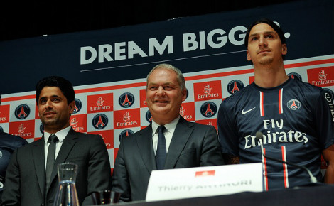 Nasser Al-Khelaïfi, président du Paris Saint-Germain, Thierry Antinori, vice-président exécutif d’Emirates et Zlatan Ibrahimovic, Photo © Christophe Pelletier