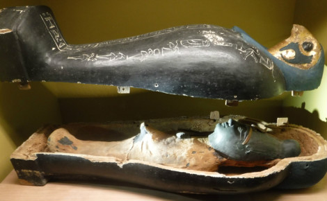 Statuette d'Osiris emmaillotée dans sarcophage (-664 / -332), pièce issue de la collection du musée égyptien du Caire. Photo courtoisie (c) DR
