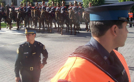 Il a été annoncé que l’état d’urgence serait mis en place pour un an, mais pourrait être prolongé en cas de nécessité. Photo (c) Leandro Kibisz