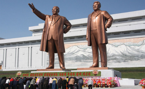 Statues de Kim Il Sung et de Kim Jong Il à Pyongyang. Photo (c) J.A. de Roo