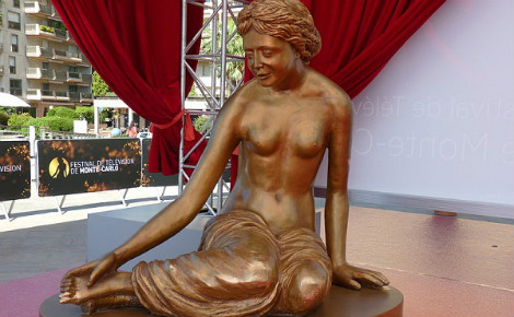 La Nymphe d'Or, statuette décernée aux meilleurs programmes. Image du domaine public.