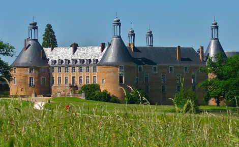 Le château de Saint-Fargeau. Image du domaine public.