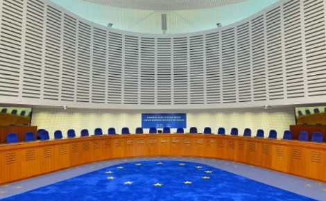 La salle d'audience de la Cour européenne des droits de l'Homme. Image du domaine public.