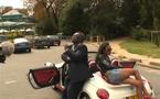 Le fameux cabriolet de 'La folle route vers St-Tropez' en vente au profit des enfants du Secours populaire