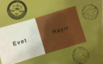Référendum en Turquie: une courte victoire très contestée