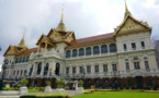 En Thaïlande, les étudiants défient le roi