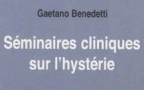 La femme hystérique déshabillée – cliniquement – par Gaetano Benedetti