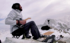 Kwoon donne un concert à 3900 mètres au sommet de l'Aiguille du Triolet