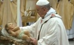 Le pape François célèbre sa première messe de Noël