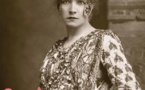 "Sarah Bernhardt, et la femme créa la star"