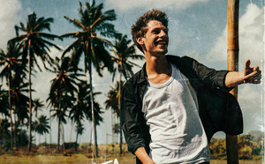Naâman revient avec Coco Wata, un titre reggae lumineux disponible en clip