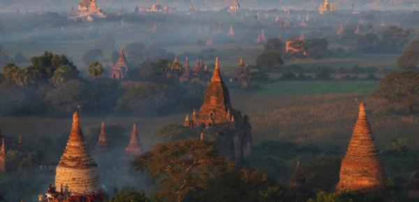 Les temples bouddhistes de Bagan endommagés