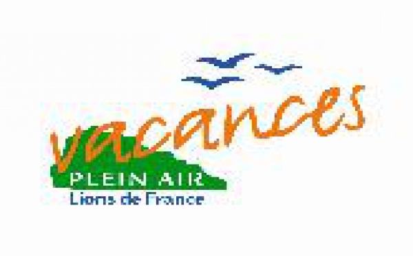 La mêlée des enfants …quand les enfants jouent au rugby pour que d’autres partent en vacances !