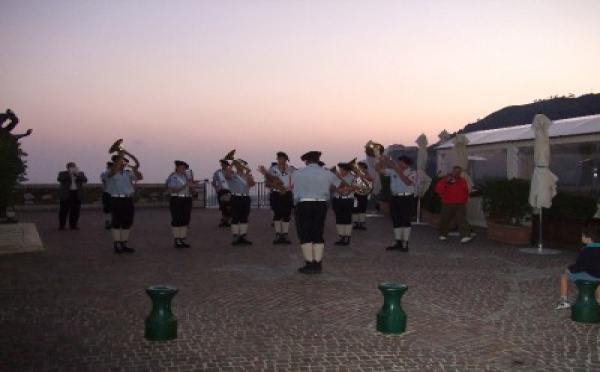 14 et 15 novembre fanfare du 27e bataillon de chasseurs alpins à Menton