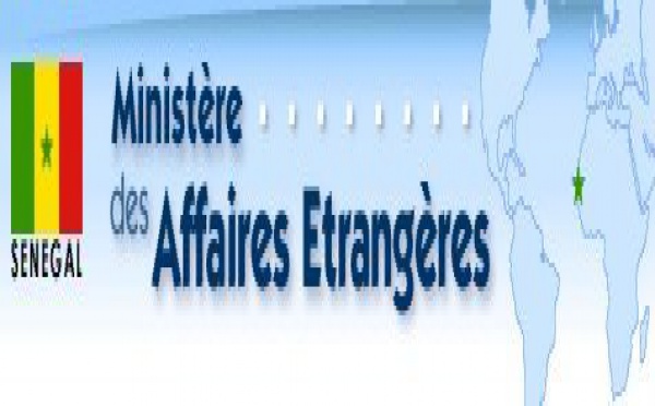 Le Médecin 'en fuite' de Michael Jackson serait détenteur d'un passeport diplomatique sénégalais: le ministère des Affaires étrangères dément.
