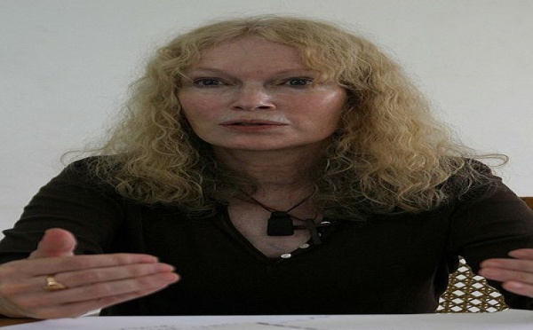 Humanitaire: Mia Farrow en visite au Cameroun
