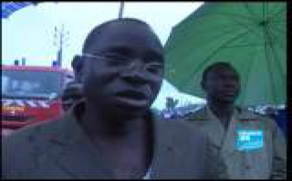 Ministres et députés aident les sinistrés