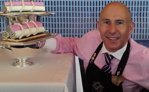 ET DIOR CRÉA ... LA BÛCHE