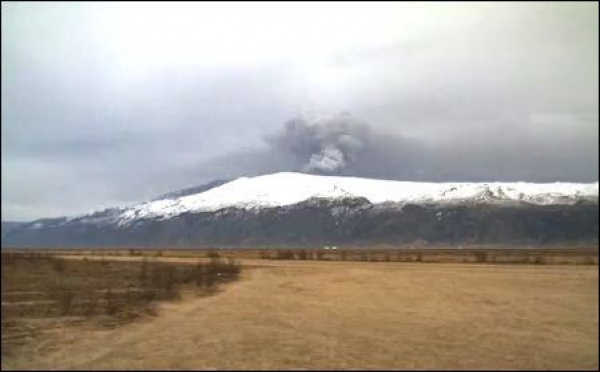 Meilleur article de la semaine passée: Eruption volcanique en Islande: Nuage paralysant le trafic aérien en Europe