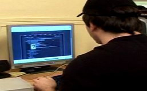 Le système de l'HADOPI en route: courriel puis courrier contre les téléchargements illégaux