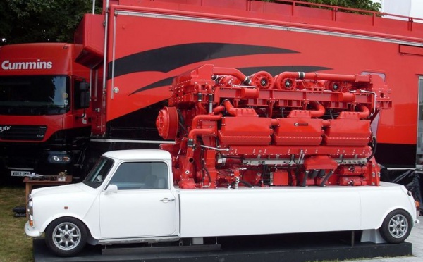 UNE MINI AVEC UN MOTEUR MAXI