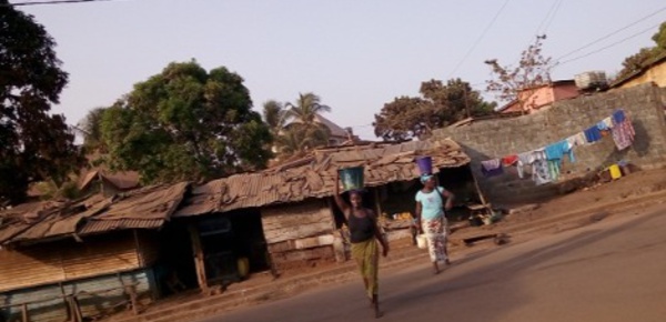 Pénurie d’eau: Le calvaire des femmes à Conakry