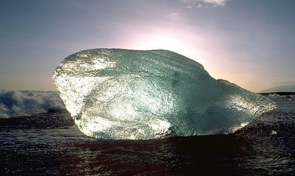 IMAGE DU JOUR: Bloc de glace naturelle