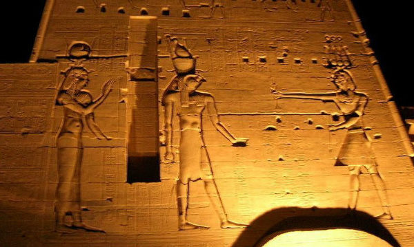 L'IMAGE DU JOUR: Gravures du temple d'Isis