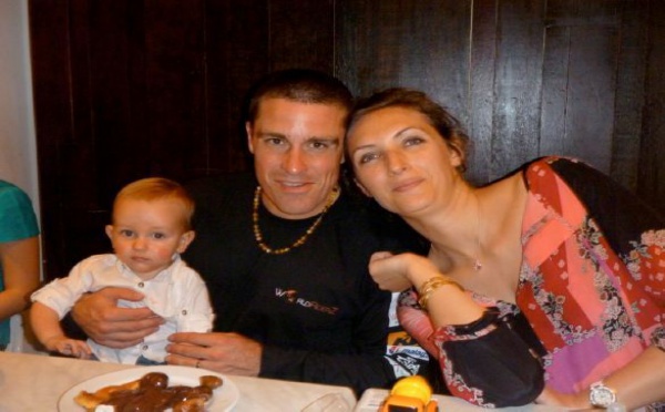 25000 kilomètres. 11 pays. 2 amis. 1 cause. 4 continents à moto de Sydney à Paris.