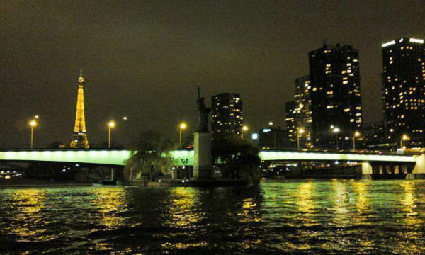 L'IMAGE DU JOUR: La Statue de la Liberté à Paris
