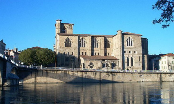 L'IMAGE DU JOUR: La Collégiale Saint-Barnard