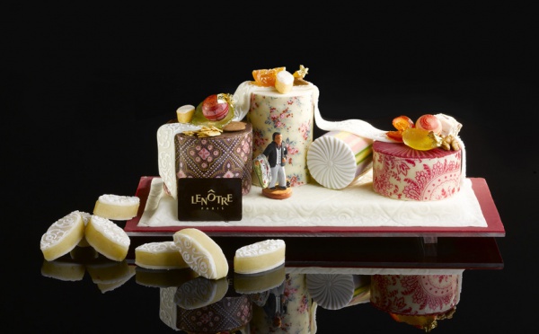 LENÔTRE PRESENTE SA BÛCHE DE NOËL AUX TREIZE DESSERTS IMAGINE PAR CHRISTIAN LACROIX