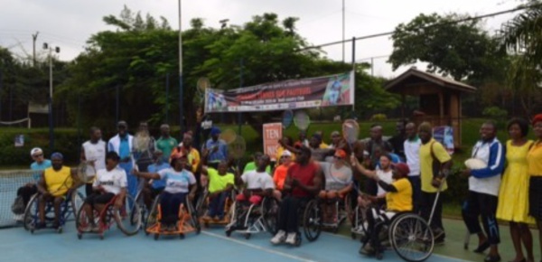 Découverte du tennis en fauteuil roulant