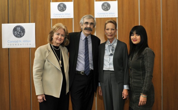 Handicap International reçoit le prix humanitaire Conrad N. Hilton 2011