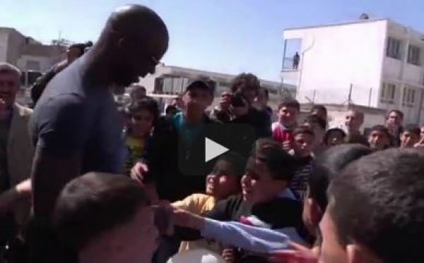 Lilian Thuram avec les enfants palestiniens