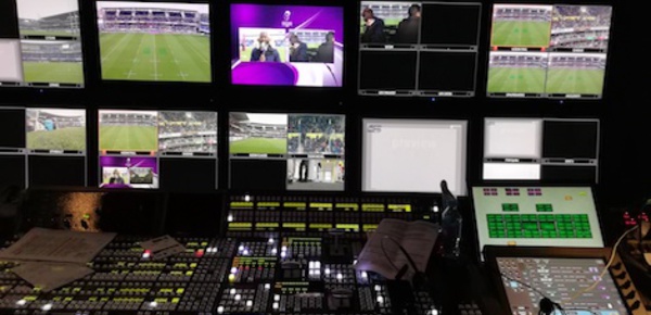 Rugby: dans les coulisses d’un car régie