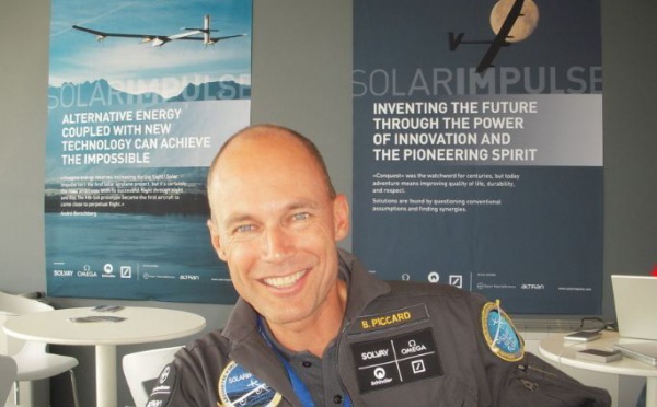 INTERVIEW VIDEO - Bertrand PICCARD, André BORSCHBERG et l'équipe de Solar Impulse créent l'événement au Salon du Bourget 2011