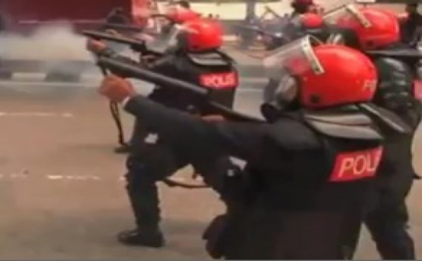 Malaisie - La police recourt à des tactiques brutales contre les manifestants pacifiques