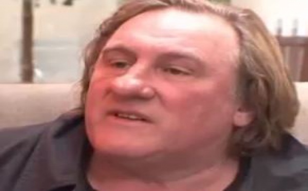 POTINS PEOPLE - Gérard Depardieu et son pipi dans un avion