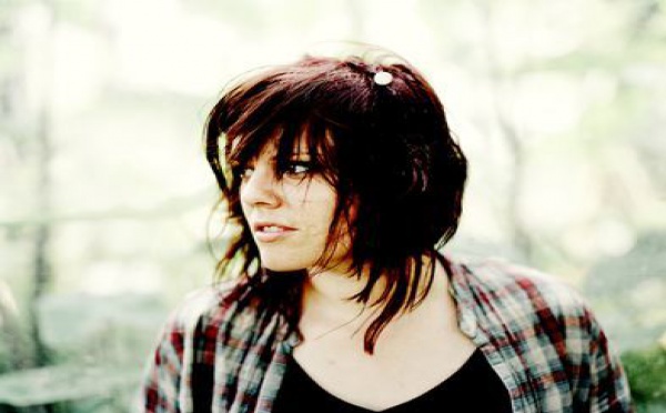 Melissmell, une chanteuse rejoint le camp des Indignés