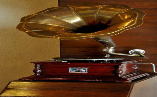 L’IMAGE DU JOUR – Phonographe (gramophone)