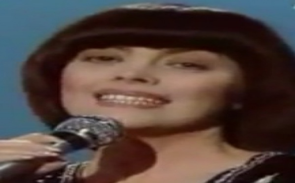 Chanson à la Une - Une femme amoureuse, par Mireille Mathieu
