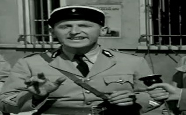 Chanson à la Une - La tactique du gendarme, par Bourvil