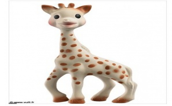 Sophie la girafe dans le collimateur médiatique