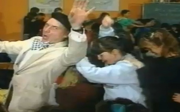 Chanson à la Une - La queuleuleu, par Bézu