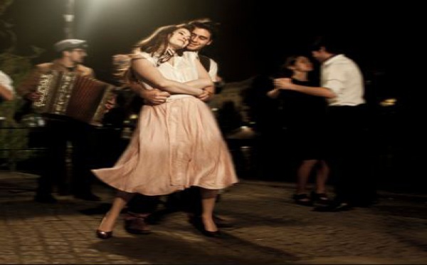 Julien Dassin reprend Yves Montand avec Florence Coste