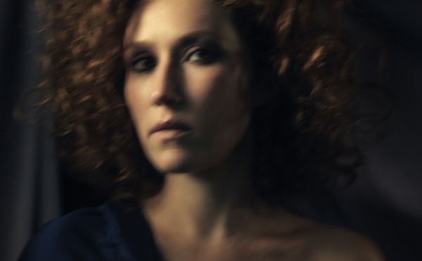 Lou Tavano, le retour de la chanteuse jazz avec l'album Uncertain Weather